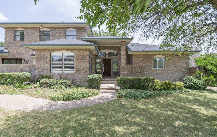 See details about 213 W Legend Oaks Dr, Georgetown, TX 78628
