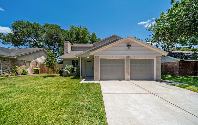 See details about 3105 Pilgrims Point Ln, Pearland, TX 77581