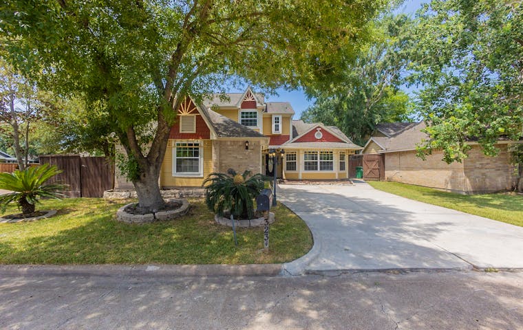 See details about 3234 Knoll West Dr, Houston, TX 77082