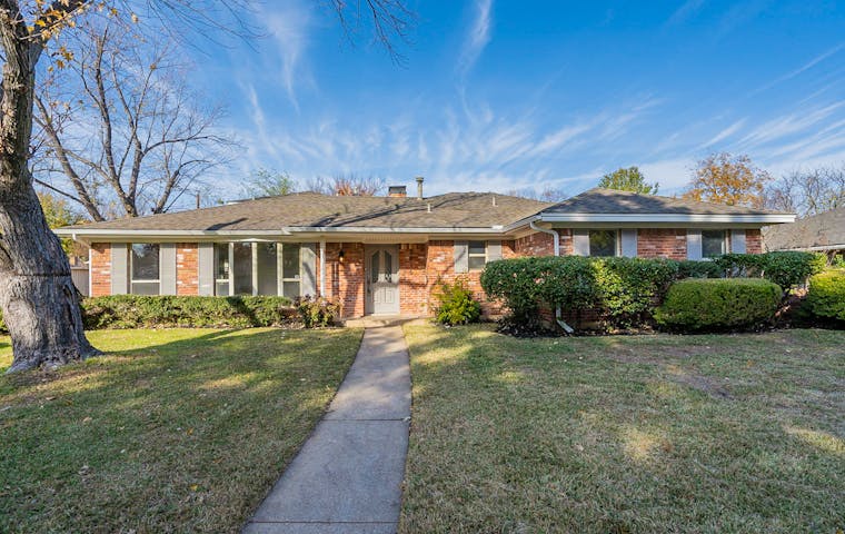 See details about 2426 Nottingham Pl, Grand Prairie, TX 75050