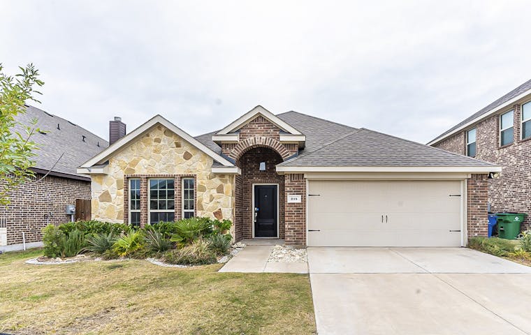 See details about 215 Garden Grove Dr, Waxahachie, TX 75165