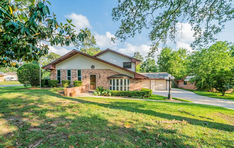 See details about 210 E North Hill Dr, Spring, TX 77373