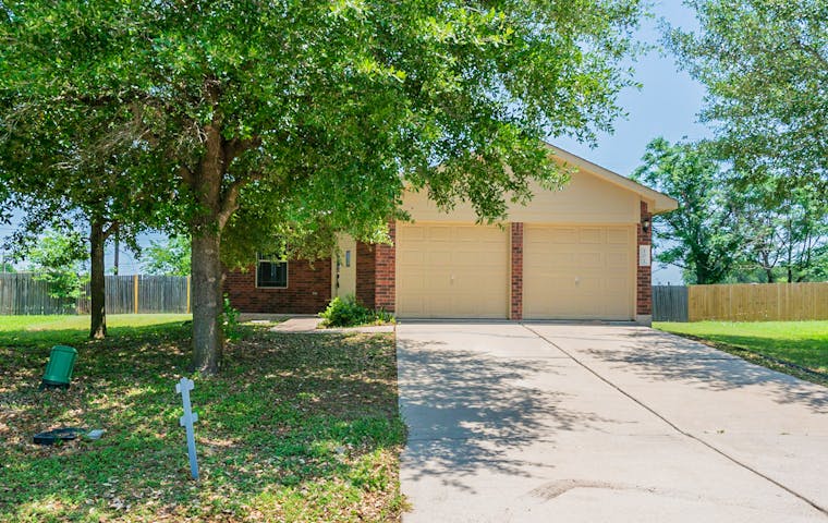 See details about 101 Paddington Way, Hutto, TX 78634