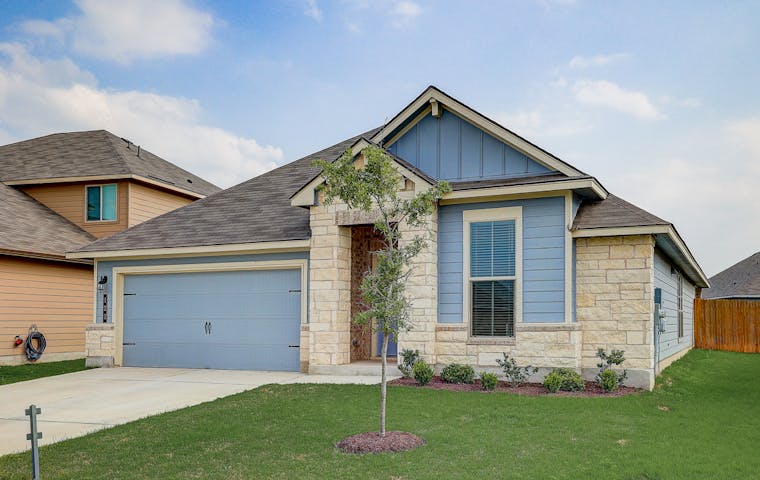 See details about 121 Lillian Dr, Taylor, TX 76574