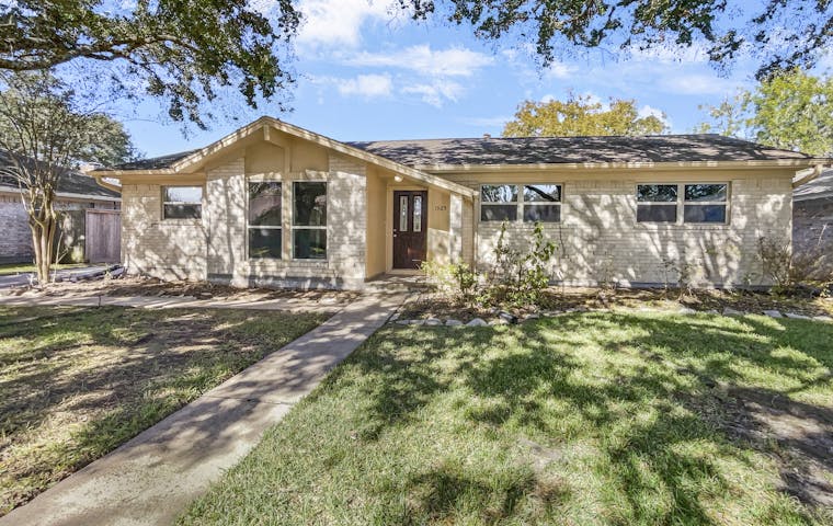 See details about 1925 Winding Creek Dr, Pearland, TX 77581