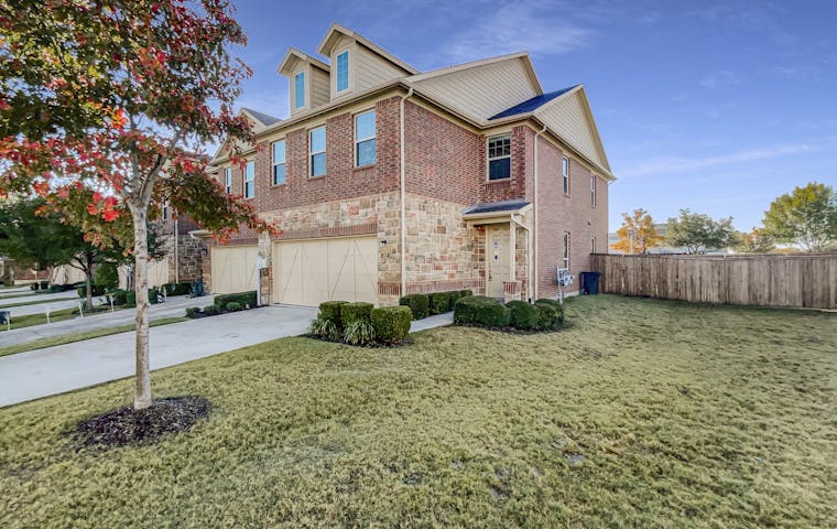 See details about 412 Hunt Dr, Lewisville, TX 75067