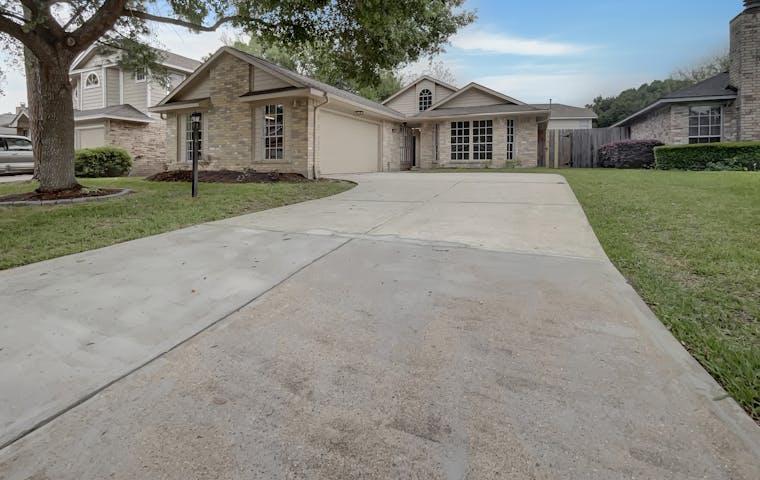See details about 3319 S Greenpark Dr, Houston, TX 77082