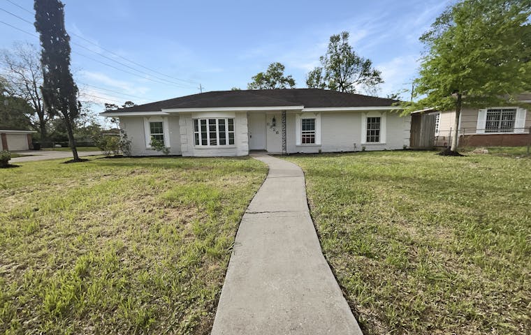 See details about 8326 Homewood Ln, Houston, TX 77028