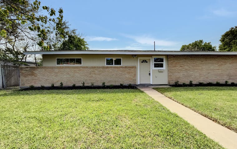 See details about 4427 Knotty Oaks Trl, Houston, TX 77045